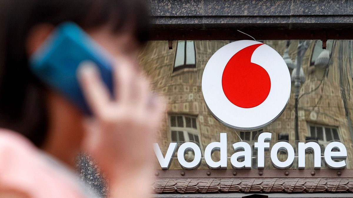Logo,Of,Vodafone,Mobile,Operator,On,A,Street,In,Kiev,