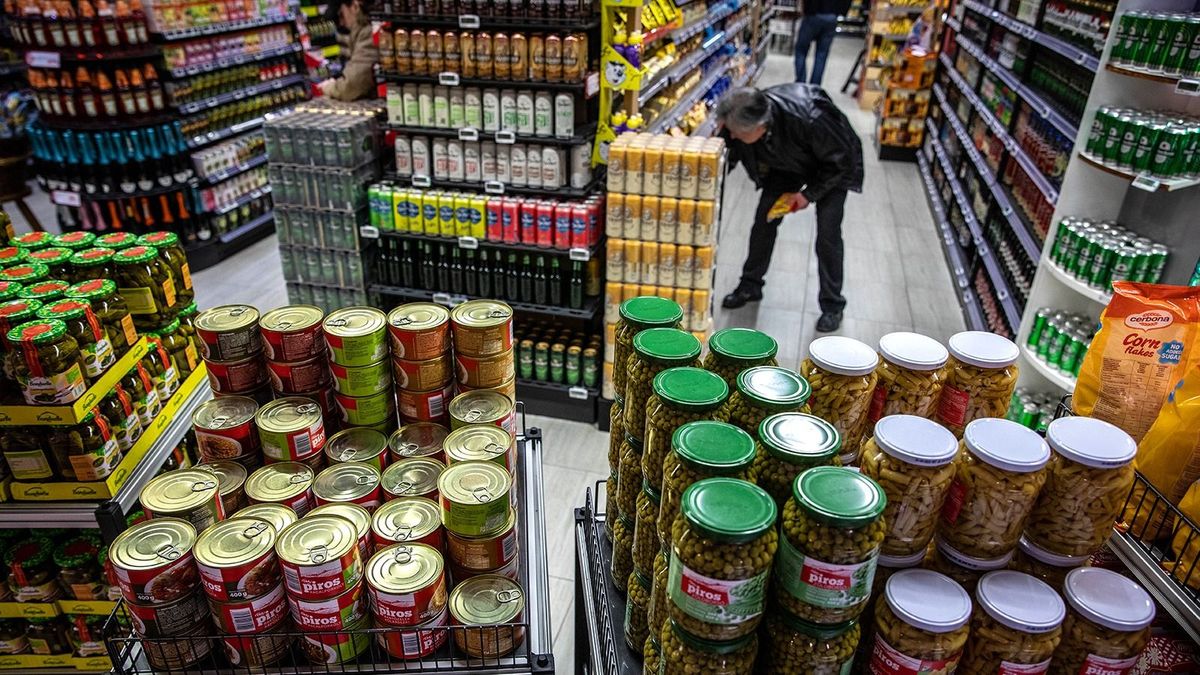 Elemzők az inflációs adatról: korai még pezsgőt bontani
