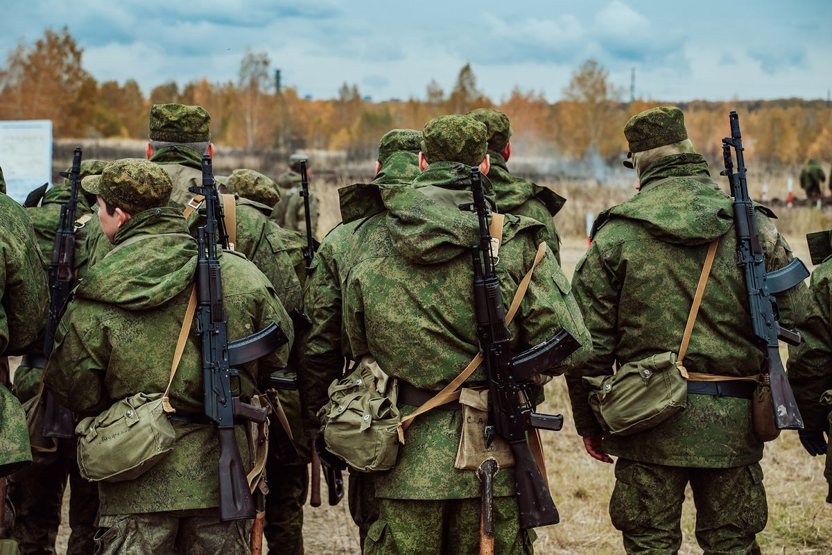 Tatarstan,,Russia.,October,10,,2022.,Mobilized,Russian,Soldiers,Undergo,Combat
Tatarstan, Russia. October 10, 2022. Mobilized Russian soldiers undergo combat training at the training ground. Soldiers in battle uniforms