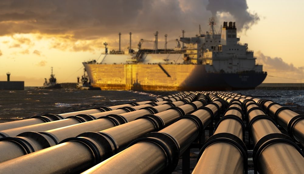 Pipelines,Leading,The,Lng,Terminal,And,The,Lng,Tanker