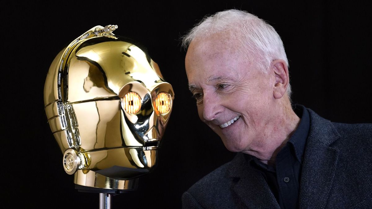 Most ölünkbe hullhat a Star Wars robot C-3PO feje, de sok pénzt készítsünk