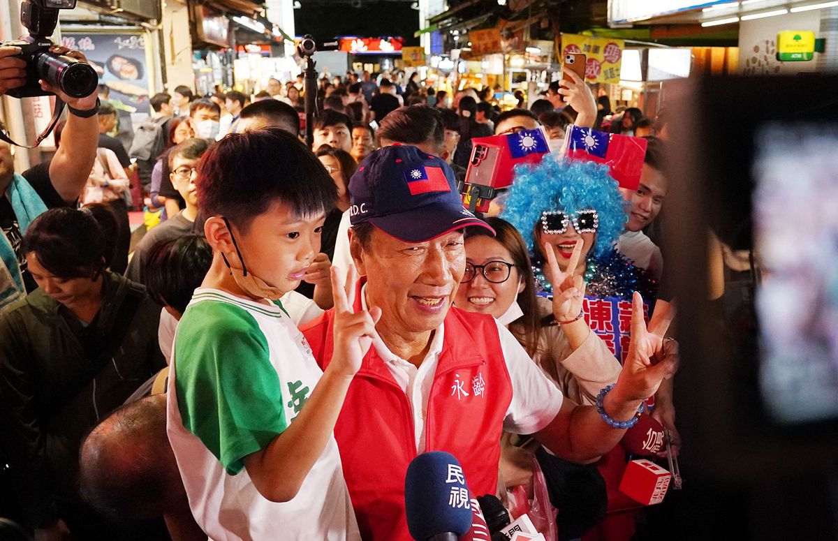 Terry Gou, the founder and former chairman and chief executive officer of Foxconn, who plans to run as a candidate for presidential election of Taiwan, visits a night market to appeal for support in Taipei on Sep. 8, 2023.  ( The Yomiuri Shimbun ) (Photo by Ichiro Ohara / Yomiuri / The Yomiuri Shimbun via AFP)