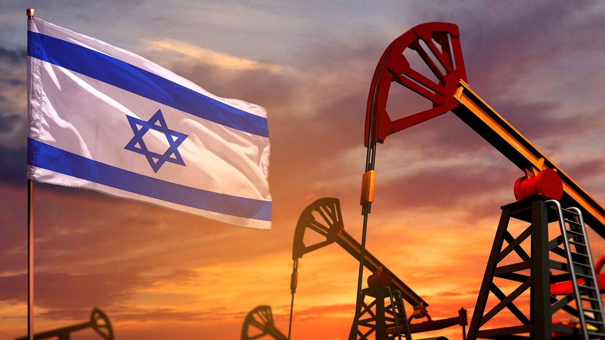 Israel,Oil,Industry,Concept,,Industrial,Illustration.,Israel,Flag,And,Oil
Israel oil industry concept, industrial illustration. Israel flag and oil wells and the red and blue sunset or sunrise sky background - 3D illustration
izral, olaj, energia, infláció, árak, export, import