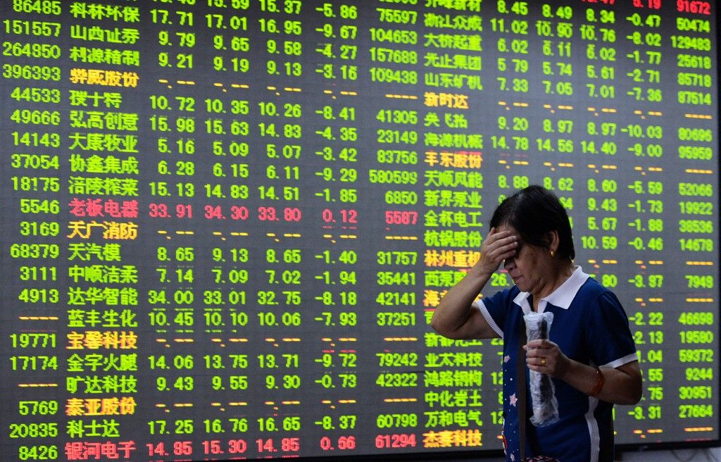 China stocks sink again as growth concerns spur investor exodus