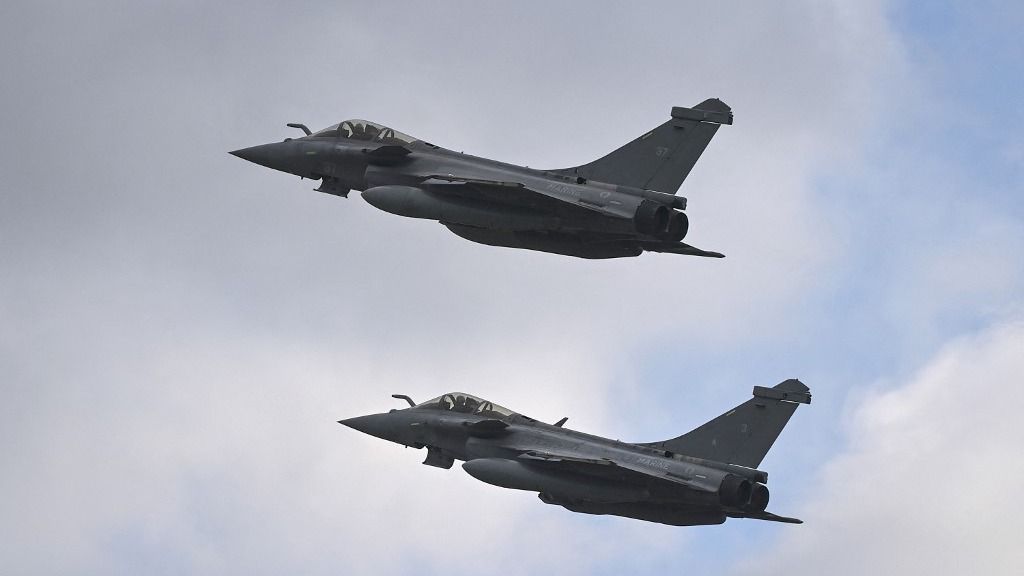 Two French air force Rafale F3-R jets take off from the military airport of Andravida, southern Greece, on April 19, 2021. Led by the Hellenic Air Force, "INIOCHOS 2021" multinational aviation exercise is underway over the entirety of Greece's FIR. (Photo by ARIS MESSINIS / AFP)