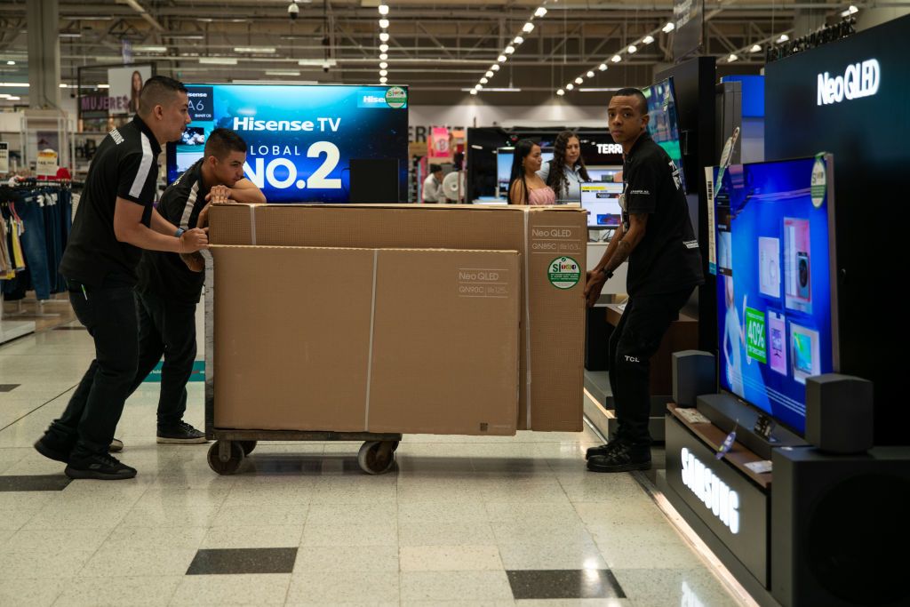 Black Friday Shoppers As Colombian Inflation Slows