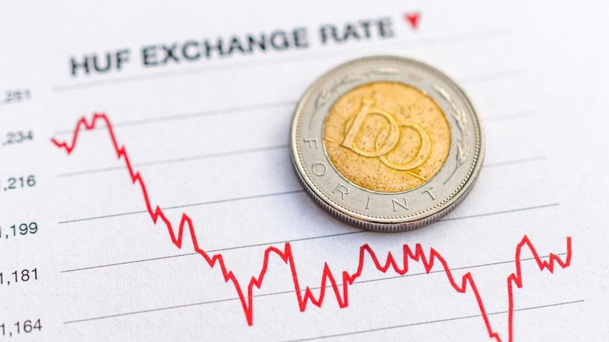 Meddig tartja magát az elemzők szerint túlértékelt forint?