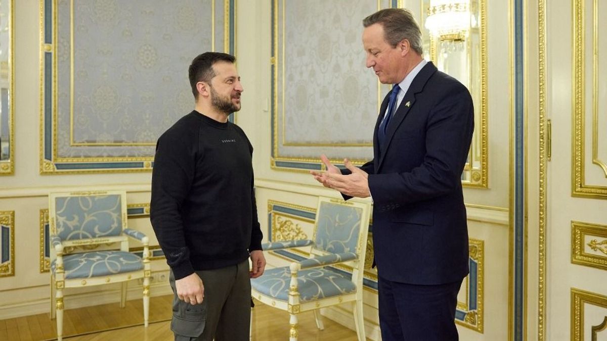 Máris lekezelt Zeleszkijvel David Cameron és ezért Kijevig utazott
