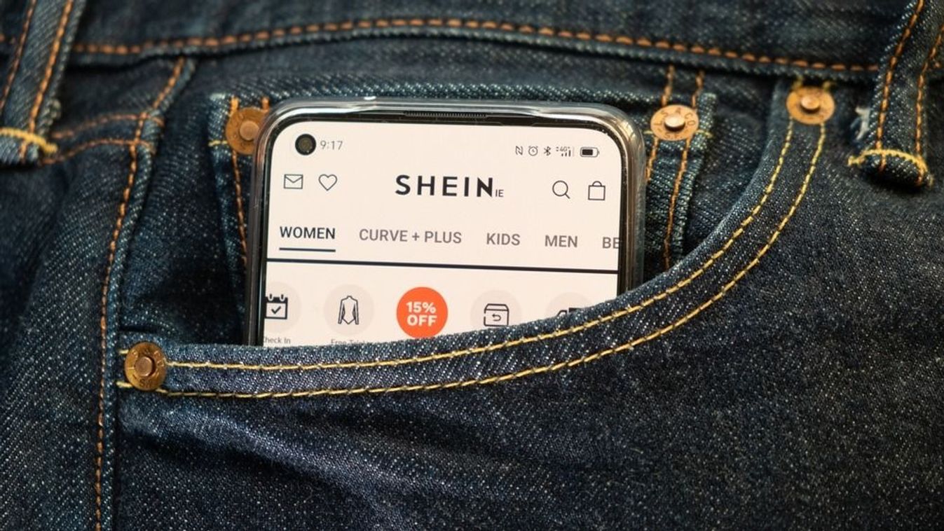 Smartphone,In,The,Front,Pocket,Of,A,Jean,,On,The
