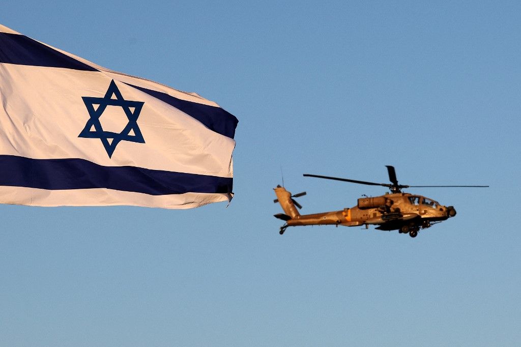 An Israeli AH-64 Apache longbow helicopter performs during an air show at the graduation ceremony of Israeli Air Force pilots at the Hatzerim base in the Negev desert, near the southern city of Beer Sheva, on June 29, 2023. (Photo by JACK GUEZ / AFP)