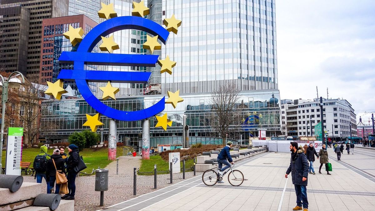 Borús az OECD jövőképe: az infláció tartós marad, a központi bankok jövőre is magasan tarthatják az alapkamatot