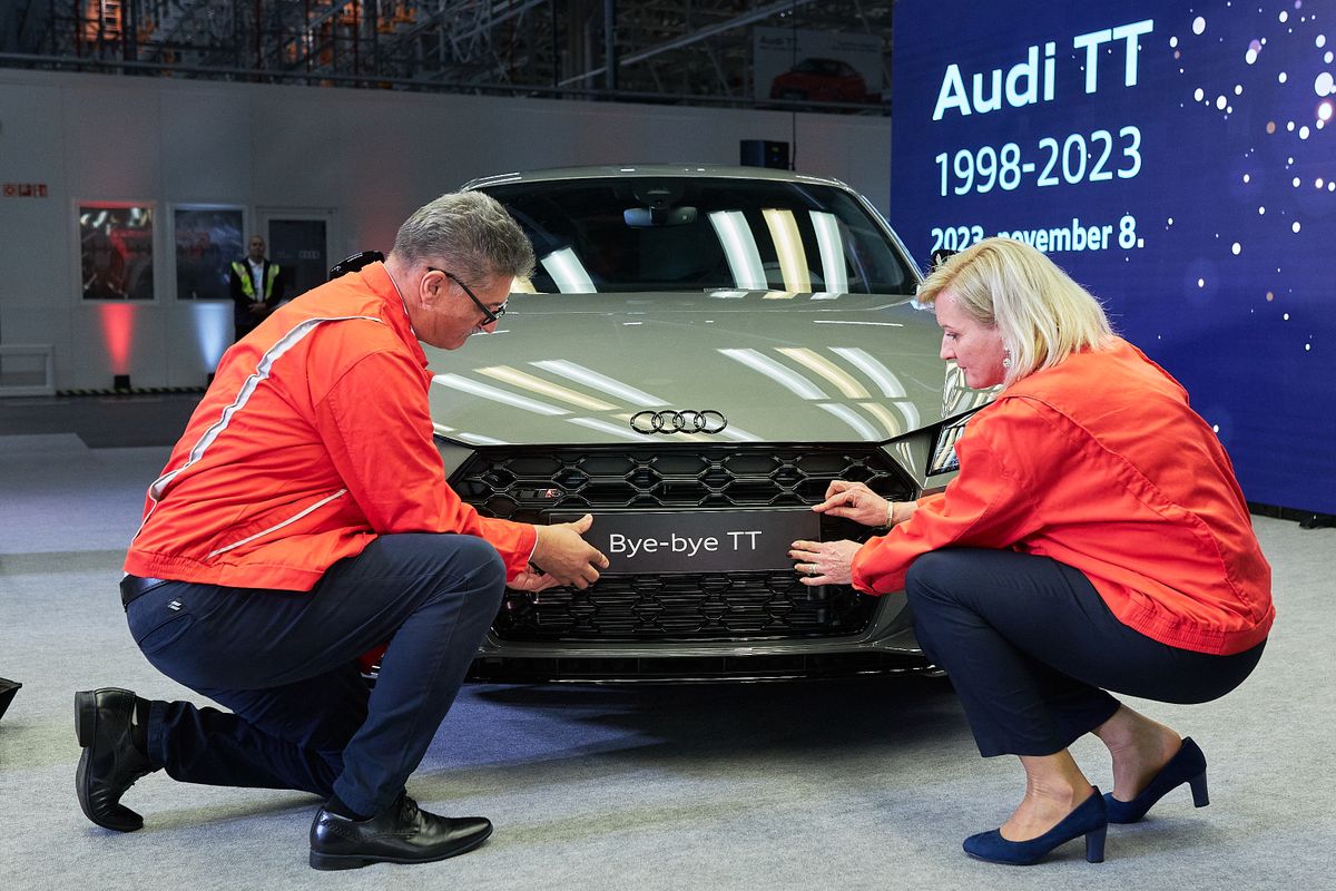 Az Audi Hungariánál legördült az utolsó legendás Audi TT a gyártósorról