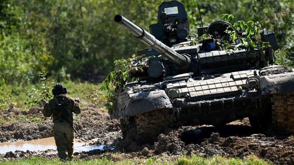 A Russian T-80 tank takes part in the 'Vostok-2022' military exercises at the Uspenovskyi training ground (Sakhalin Island) outside the city of Yuzhno-Sakhalinsk on the Russian Far East on September 4, 2022. The Vostok 2022 military exercises, involving several Kremlin-friendly countries including China, takes place from September 1-7 across several training grounds in Russia's Far East and in the waters off it. Over 50,000 soldiers and more than 5,000 units of military equipment, including 140 aircraft and 60 ships, are involved in the drills. (Photo by Kirill KUDRYAVTSEV / AFP)