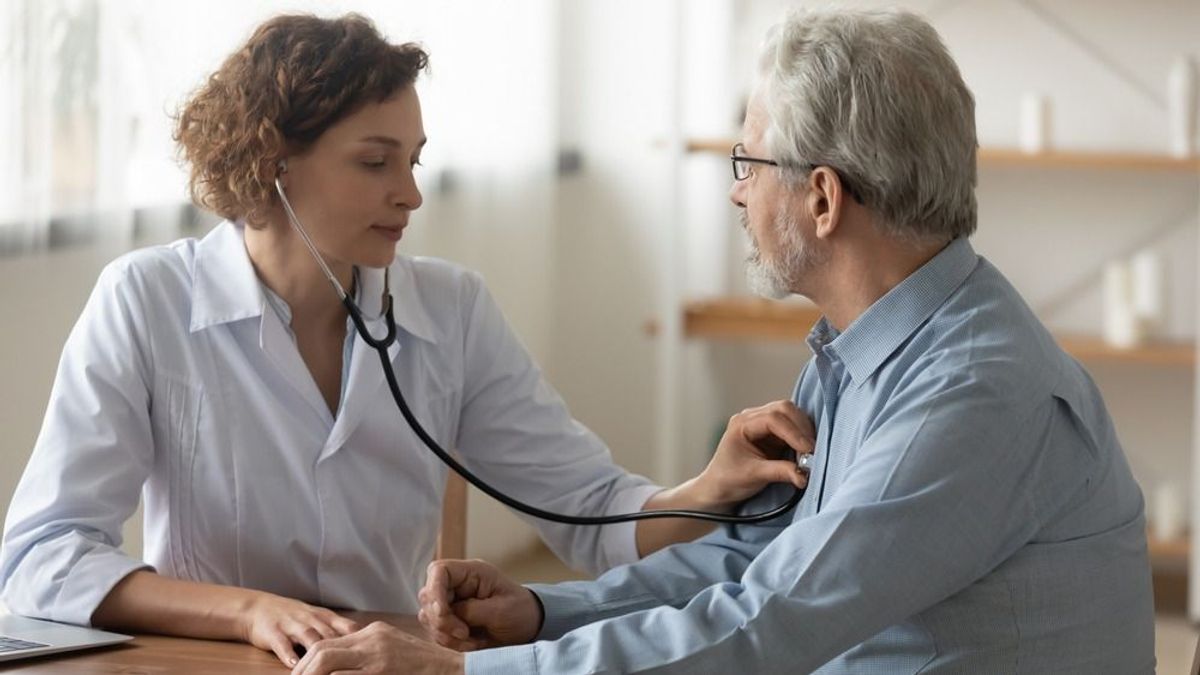 Óriási a nyomás a brit egészségügyön, már a mesterséges intelligenciát is bevetik