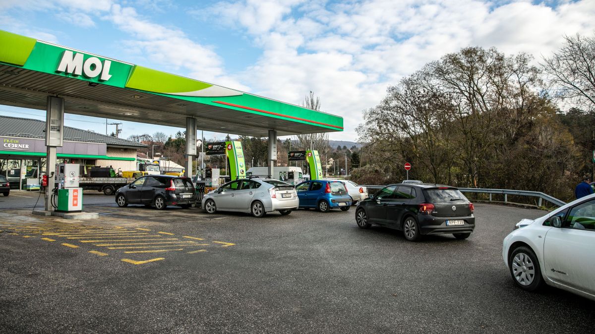 Üzemanyagárak esése, egészségpénztári kisokos, jordán fenyegetések – legnépszerűbb cikkeink a héten