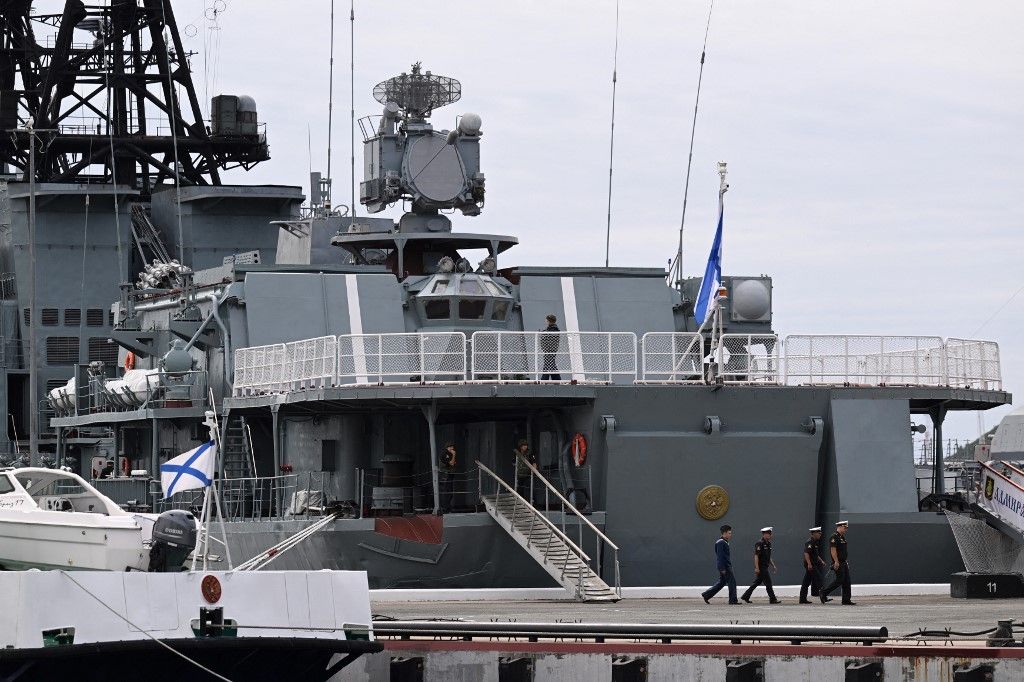 Sailors disembark a navy ship at the sea port of Vladivostok on September 13, 2023. (Photo by NATALIA KOLESNIKOVA / AFP)