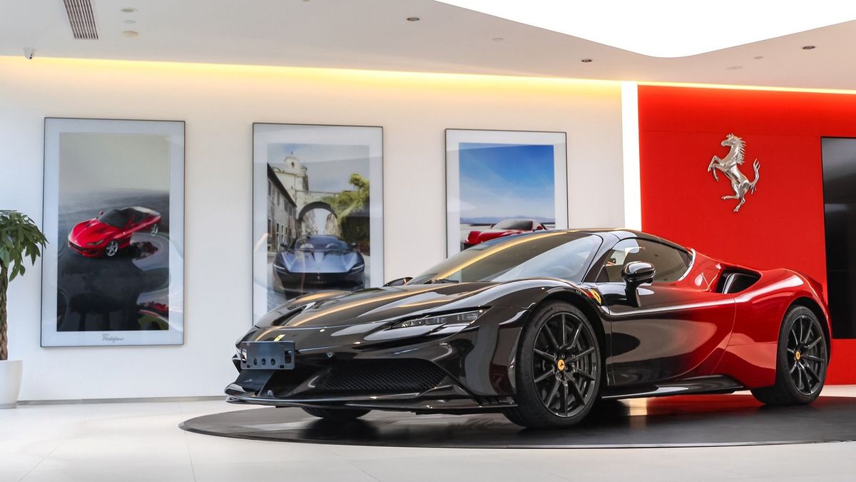 Ilyen autókkal járnak a magyar hírességek, Elon Musknak esélye sem volt a rettegett kidobóember ellen – A Világgazdaság legfelkapottabb cikkei