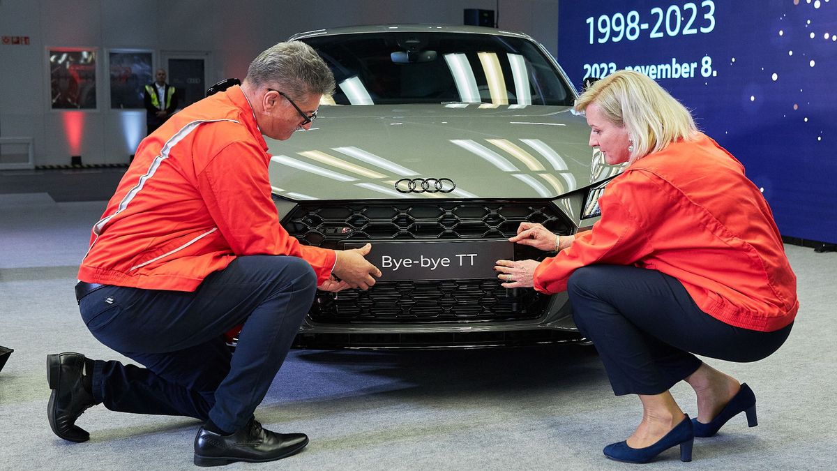 Legurult a gyártósorról az utolsó győri Audi TT