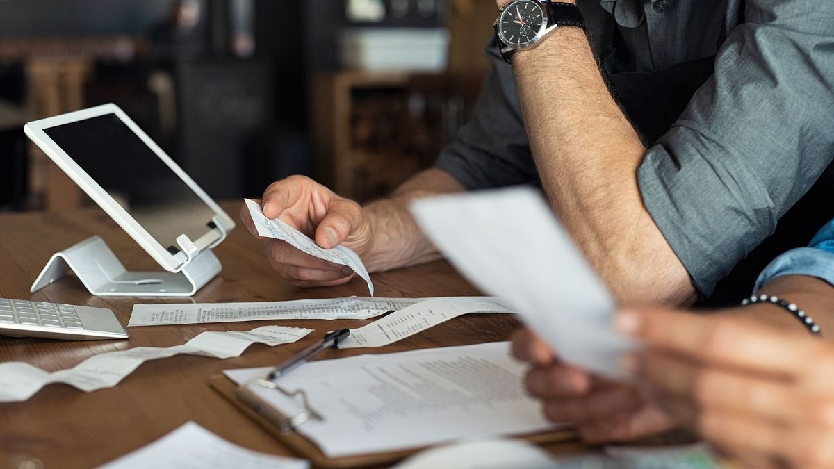 Adócsomag: könnyítés az egyéni vállalkozóknak, jön az e-áfa és e-nyugta, döntöttek a túró rudiról