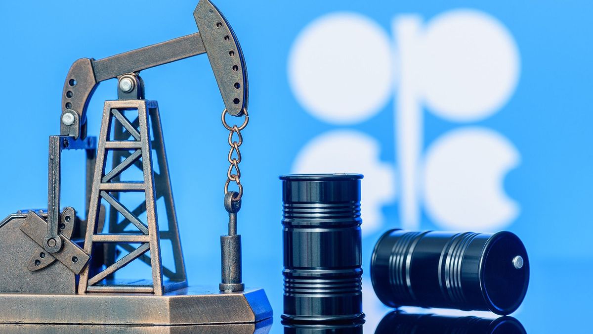 Petroleum,,Petrodollar,And,Crude,Oil,Concept,:,Pump,Jack,And olajkartell