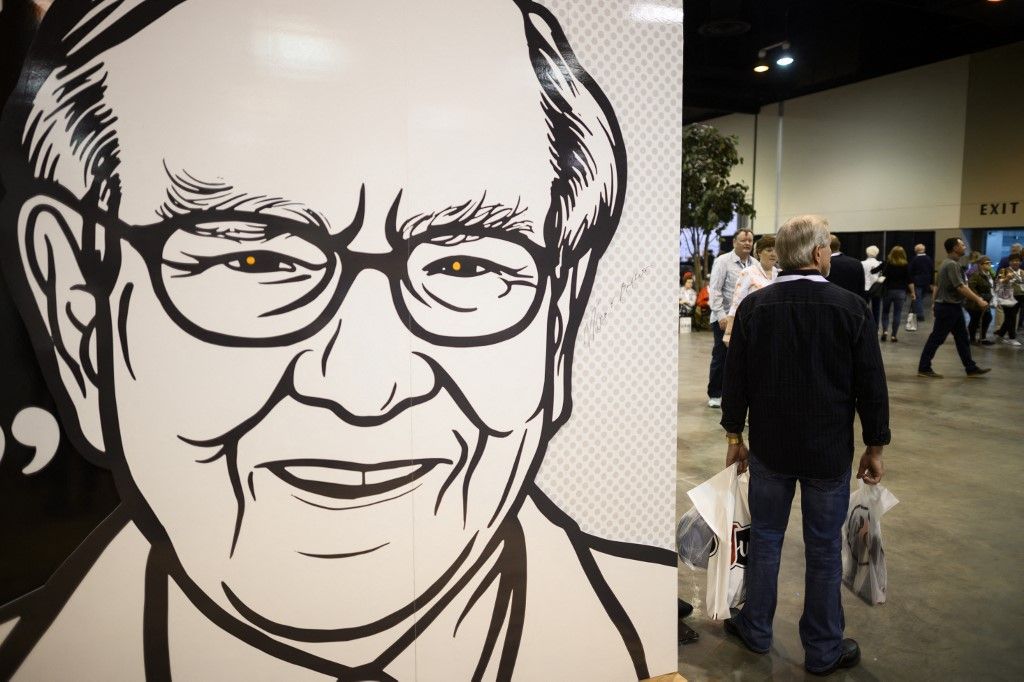 Berkshire Hathaway holds annual shareholders' meetingShareholders pass an illustration of Warren Buffett, CEO of Berkshire Hathaway, during the 2019 annual shareholders meeting in Omaha, Nebraska, May 3, 2019. (Photo by Johannes EISELE / AFP)