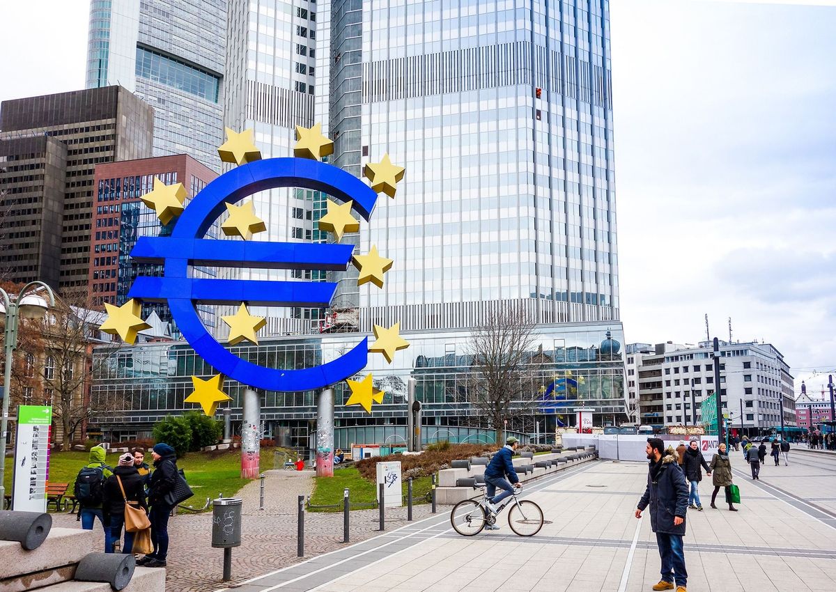 Frankfurt,,Germany-february,21,:,Euro,Sign.,European,Central,Bank,(ecb)