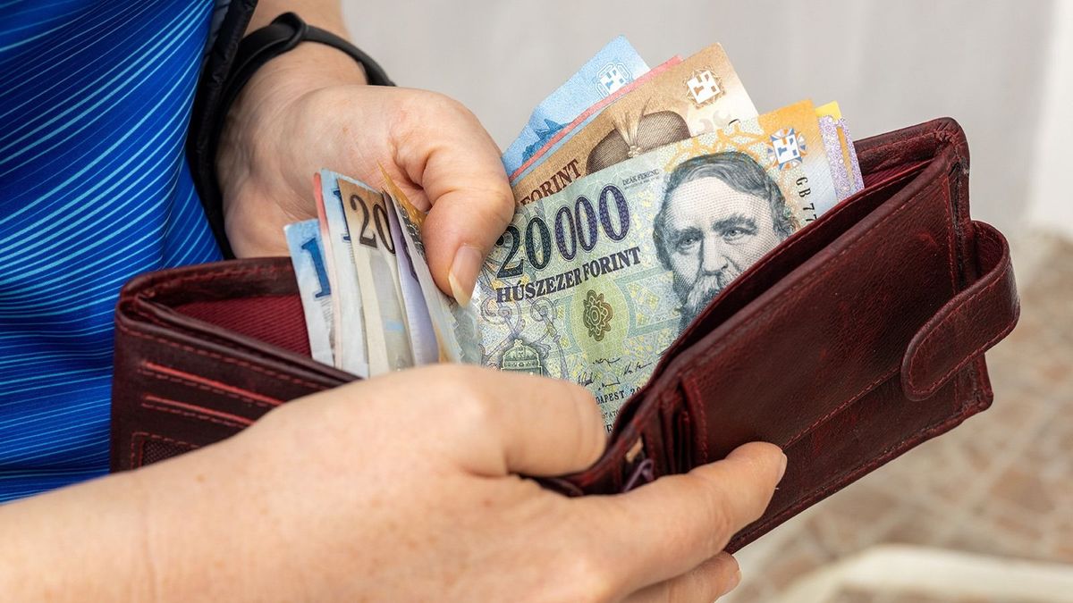 Kihirdették a minimálbért