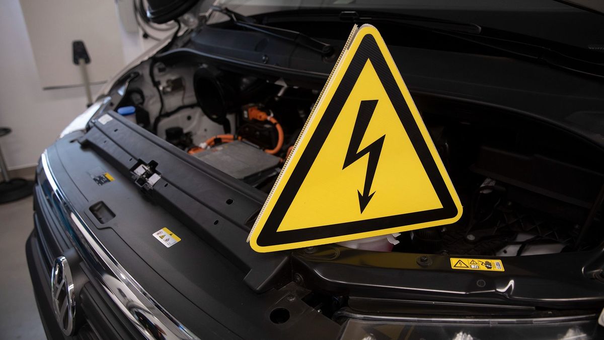 Lecseréli a járműveit a Magyar Posta: rá se lehet majd ismerni a postásokra