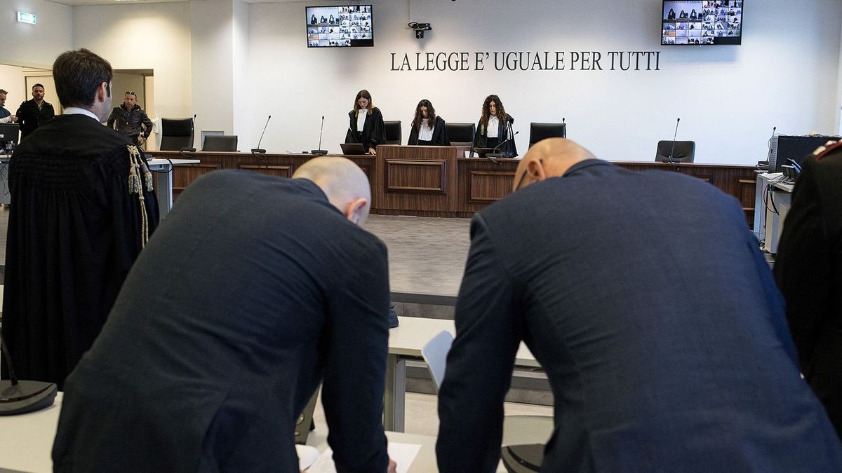 Több száz embert ítéltek el minden idők egyik legnagyobb maffiaperében