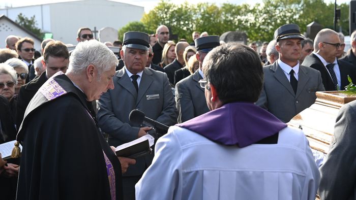 Szabadka, 2023. november 4.Pásztor István, a Vajdasági Magyar Szövetség (VMSZ) elnökének búcsúztatója a Bajai úti temetőben Szabadkán 2023. november 4-én.MTI/Máthé Zoltán