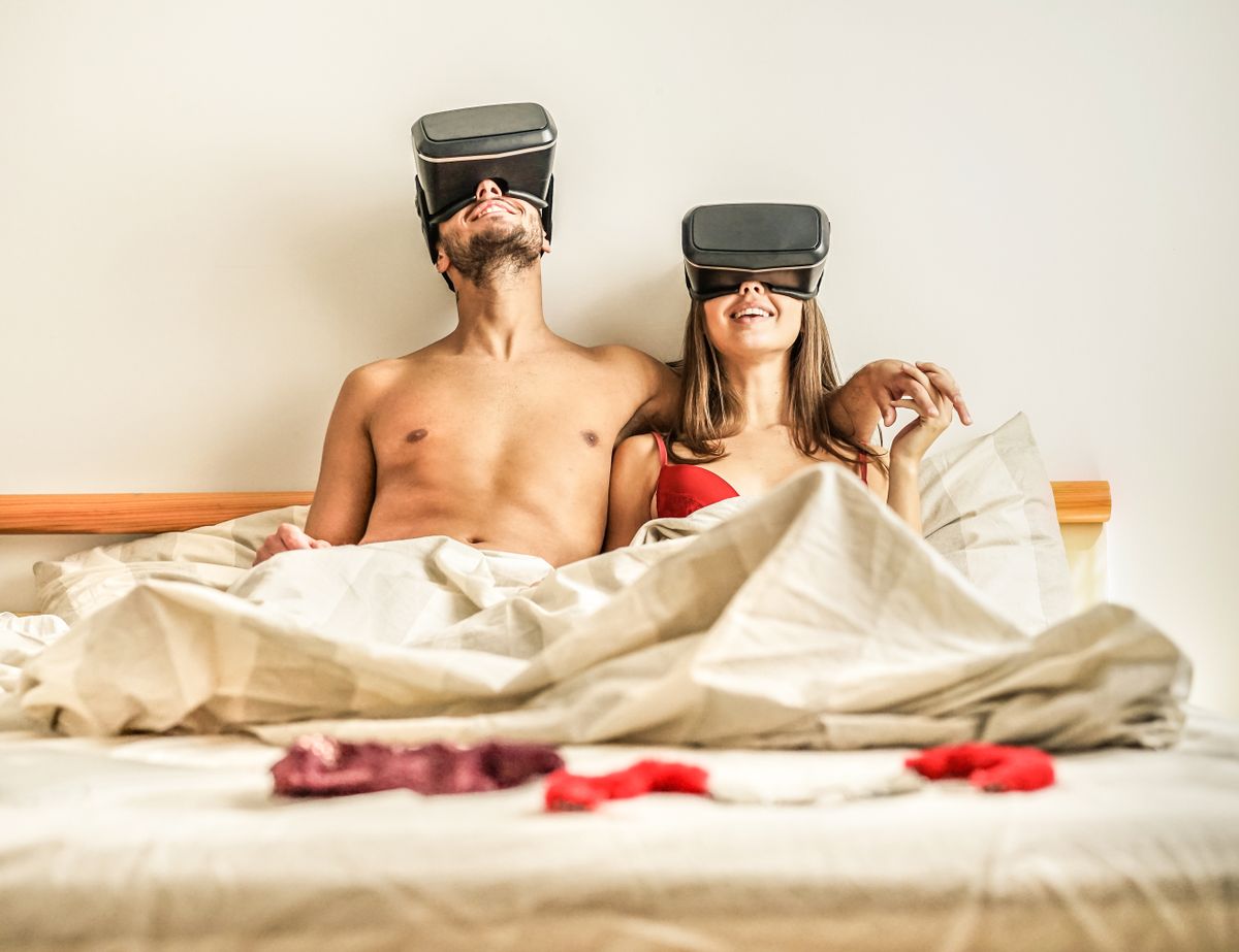 New tech trends for relationship concept
VR-pornó