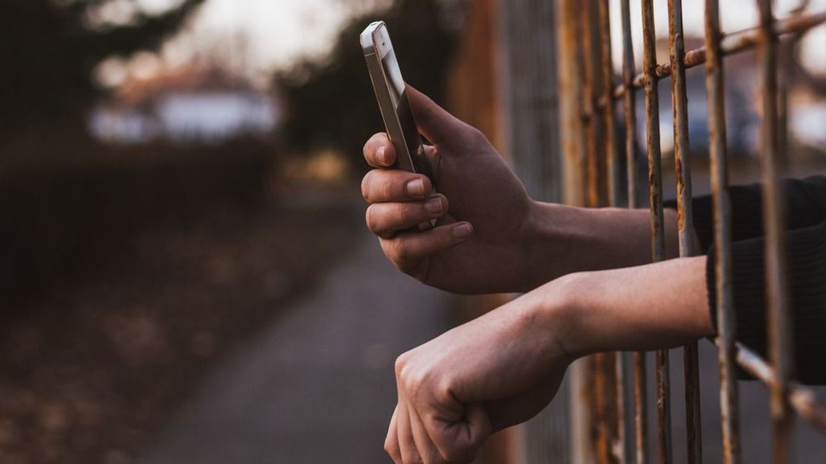Telefonos csalókat fogtak el – a börtönben