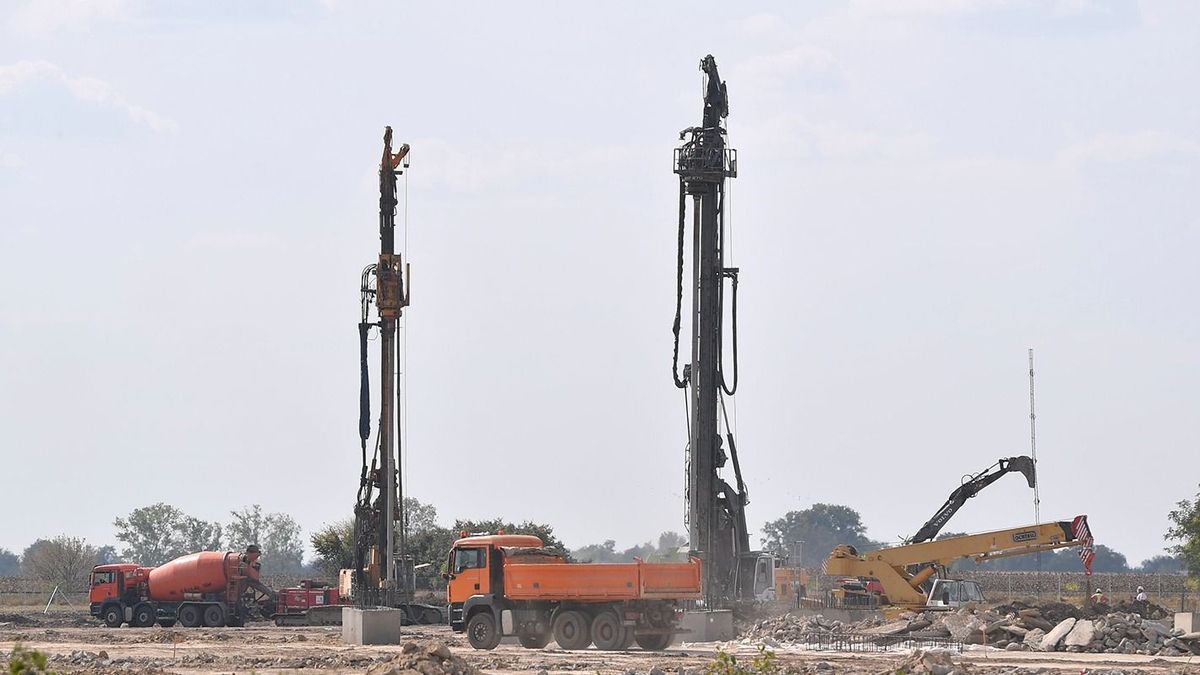 Nemsokára beindul a termelés az új debreceni elektromosautóalkatrész-gyártónál