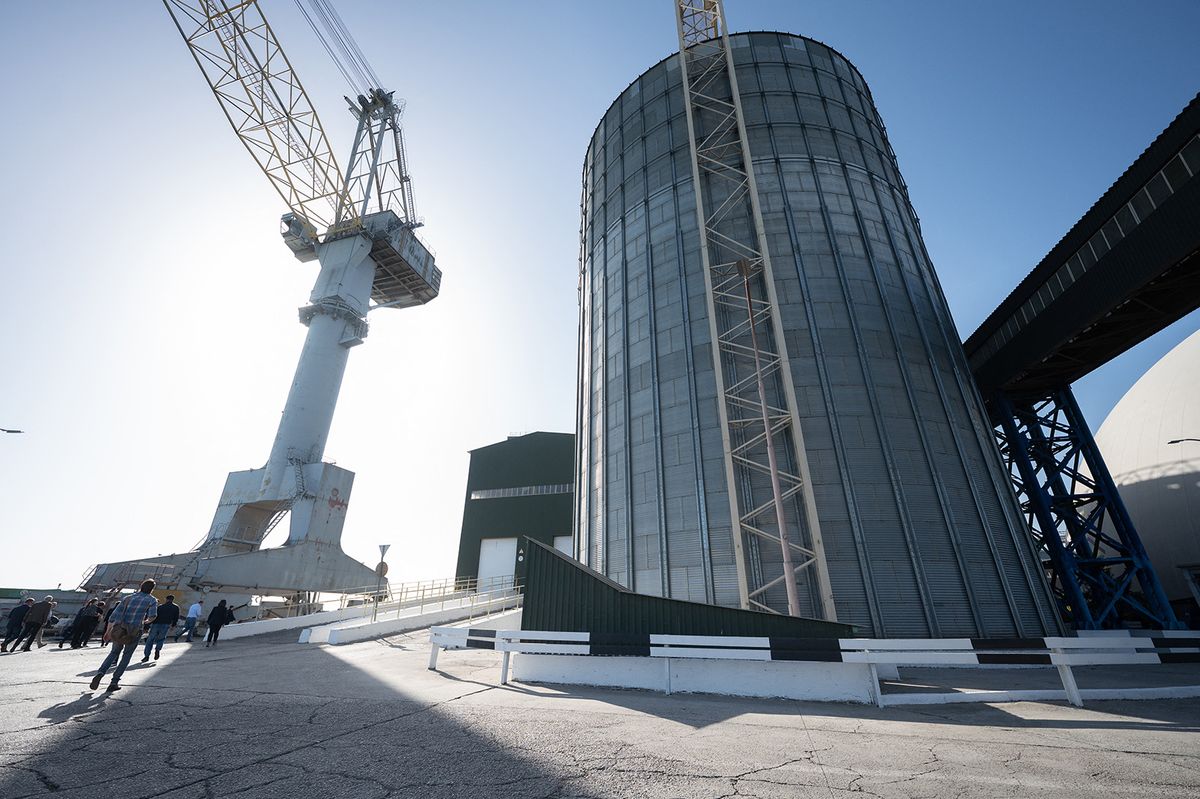 21 October 2023, Ukraine, Mykolajiw: A grain silo belonging to Nibulon, a Ukrainian agricultural, shipbuilding and transport company. Germany provides another 200 million euros for Ukraine's reconstruction. (to dpa "German government gives 200 million euros for Ukraine reconstruction" Photo: Sebastian Gollnow/dpa (Photo by Sebastian Gollnow / DPA / dpa Picture-Alliance via AFP)