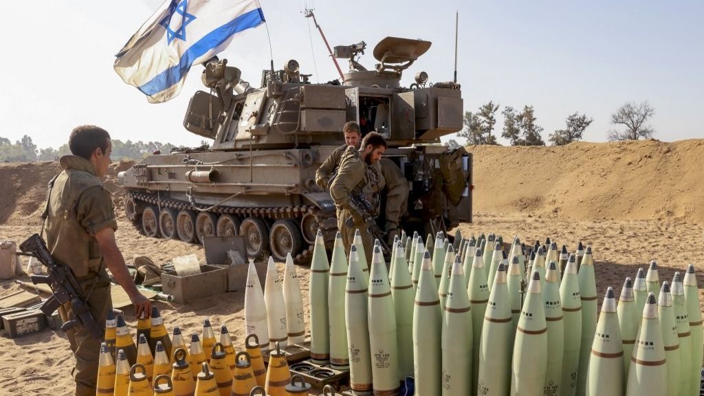 An Israeli artillery crew prepares shells at a position near the border with the Gaza Strip in southern Israel on November 6, 2023 amid the ongoing battles between Israel and the Palestinian group Hamas in the Gaza Strip. (Photo by JACK GUEZ / AFP)