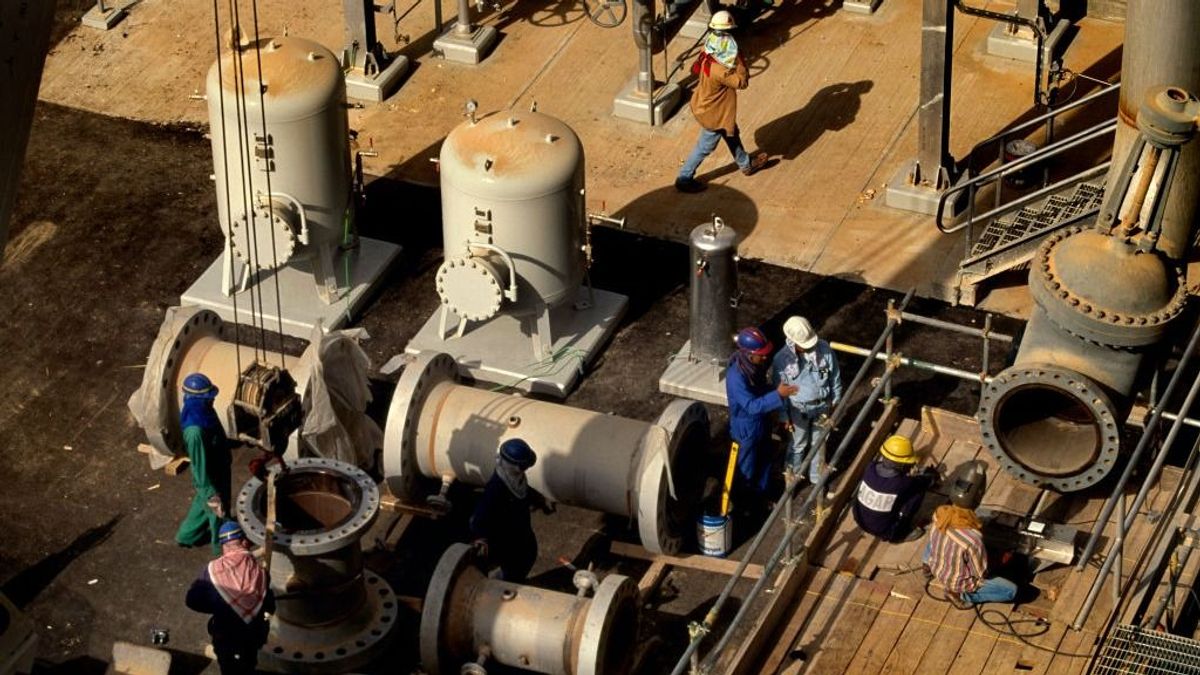 Hegymenetre készül az olajpiac, besokallt a kartell az áresés miatt