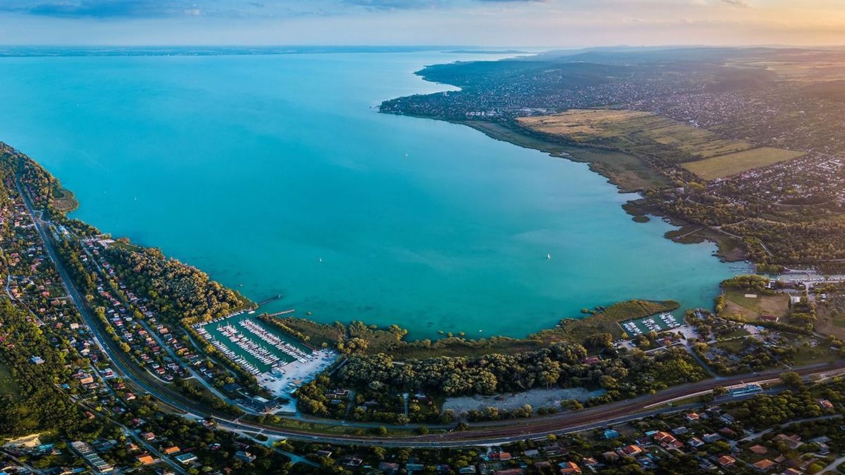 Balaton: többezer lakás épül, budapesti árakon pörög a piac