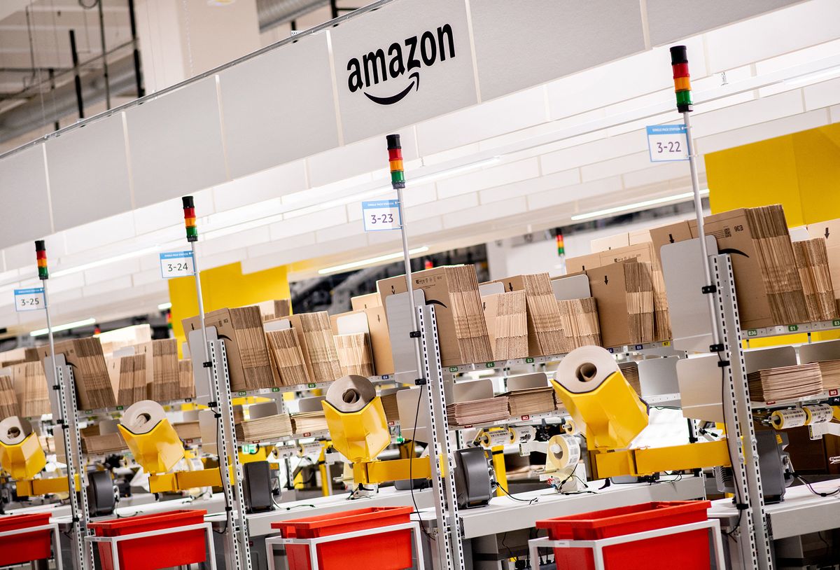 Amazon opens logistics center in Großenkneten
28 August 2023, Lower Saxony, Großenkneten: Stations for packing orders are located at Amazon's new logistics center on the former Ahlhorn air base. Around 1,000 jobs are to be created at the online mail order company's new site by the end of the year. Photo: Hauke-Christian Dittrich/dpa (Photo by Hauke-Christian Dittrich / DPA / dpa Picture-Alliance via AFP)