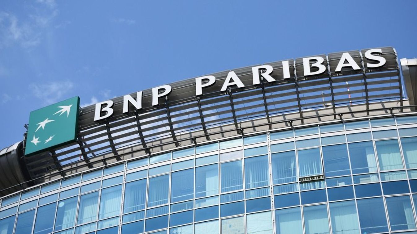 Bnp,Paribas,Sign,,Logo,,Symbol,On,The,Facade,Of,Bnp