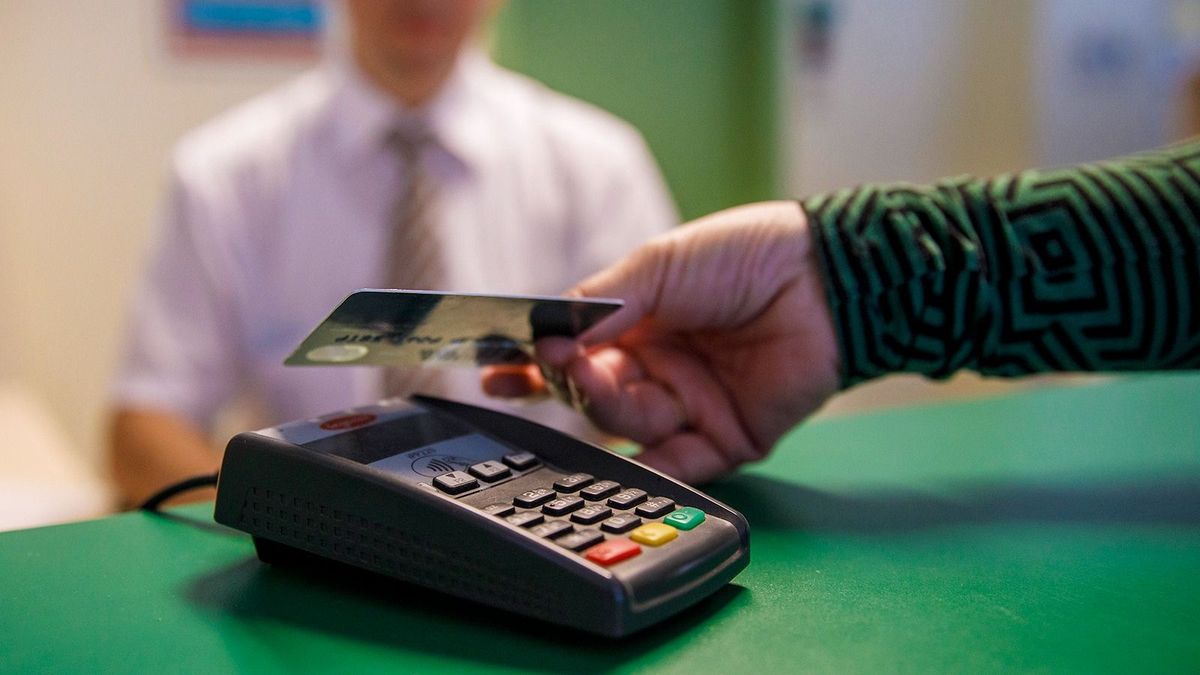 Sokan még mindig csak készpénz felvételére használják a bankkártyájukat