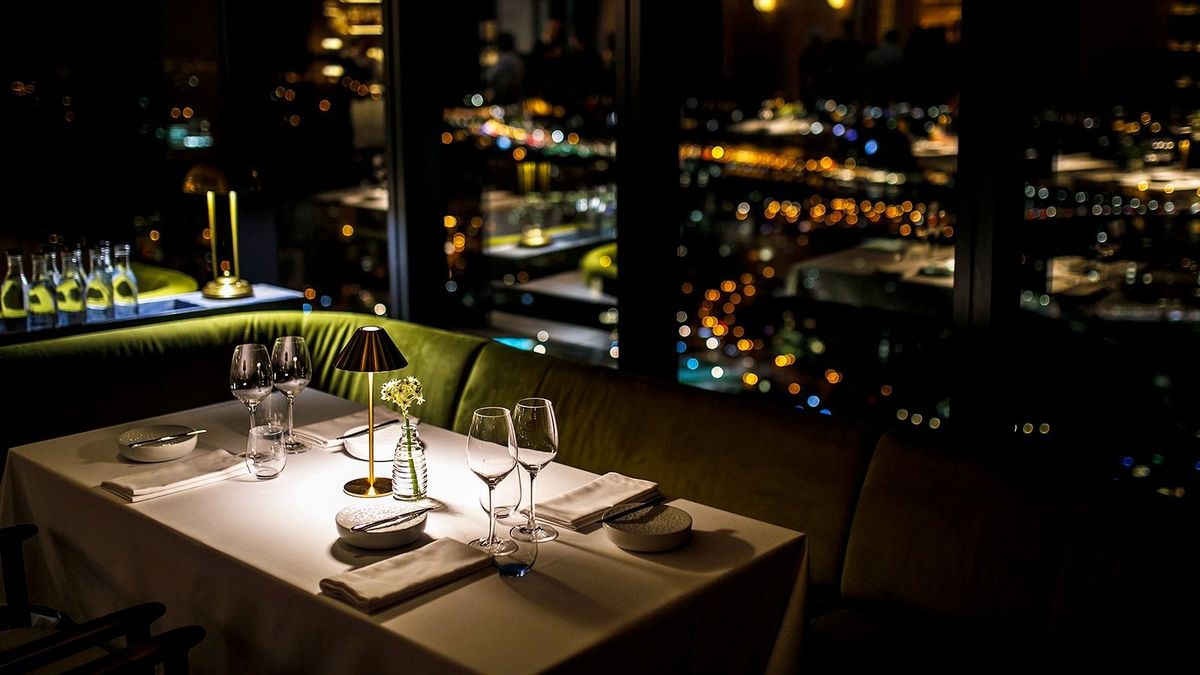 Vendéglátás a felhők alatt: benéztünk a MOL Campus tetején nyílt étterembe – fotógaléria