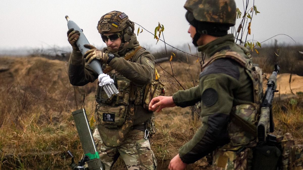 Ünneplő orosz katonákat támadtak az ukrán erők - a színpadon érte rakétatalálat az énekesnőt