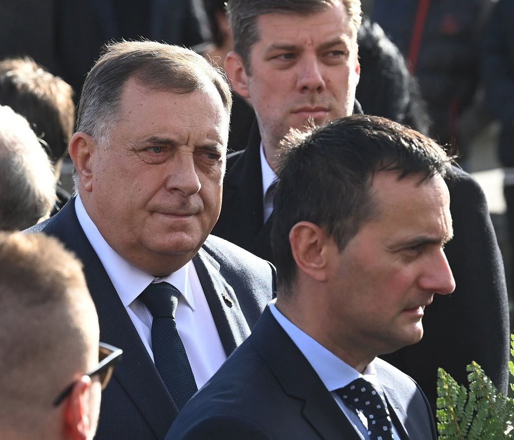 PÁSZTOR István; DODIK, Milorad