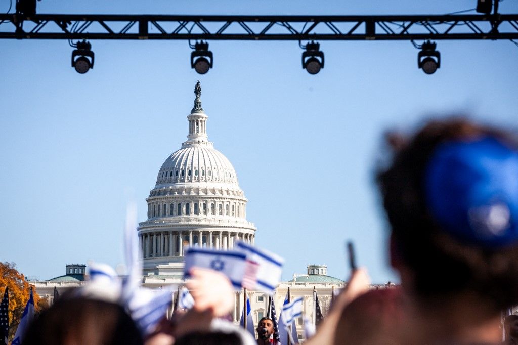 Tens of thousands rally for Israel on the National Mall