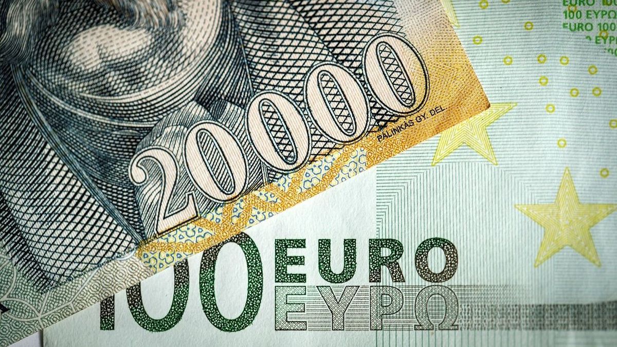 Hullámvasutazik a forint, Virág Barnabás szabhatja meg az irányt