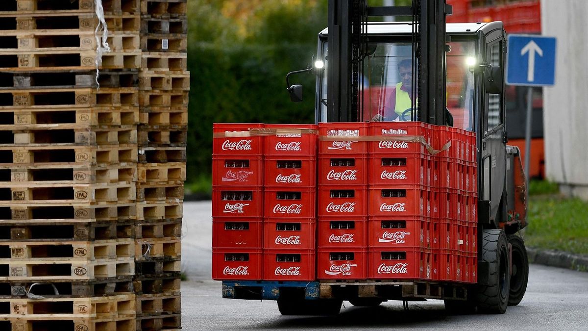 Óriási a botrány Horvátországban: egyre több mérgezéses esetre derül fény Coca-Cola termékek miatt