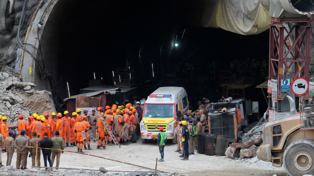 Indiai katasztrófa: kimentették az összes munkást a beomlott alagútból