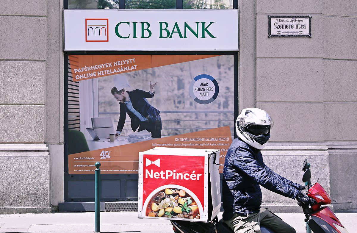 Bank és bezárt boltok_Koronavírus. 20200506 Budapest Foto Bach Máte Magyar Nemzet