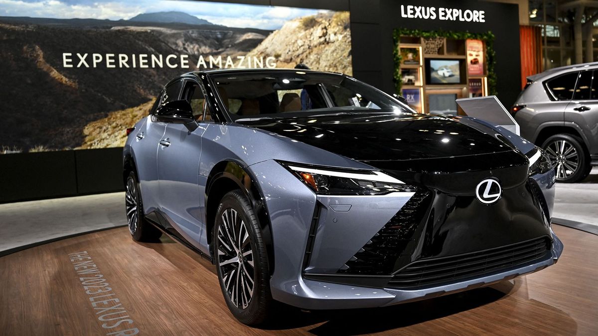 Nagyon kell a Lexus luxusa, viszik a Toyota autóit, mint a cukrot