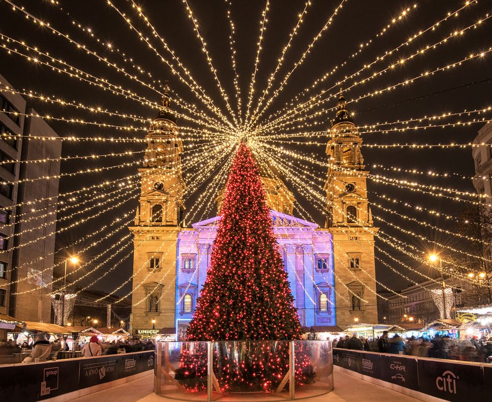Budapest,,Hungary,-,8,December,,2016:,Christmas,Fair,In,Budapest.